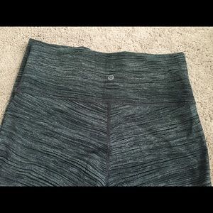 Lululemon High rise Winder Under capris Size 8